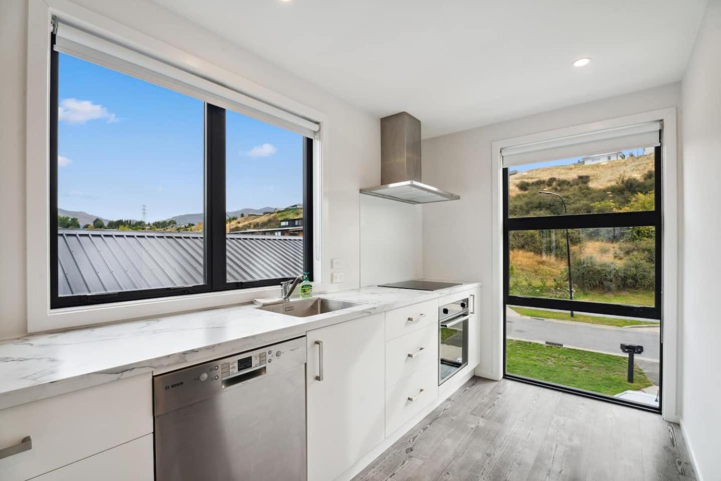 קווינסטאון Modern Apartment With Coronet & Remarkables Views מראה חיצוני תמונה